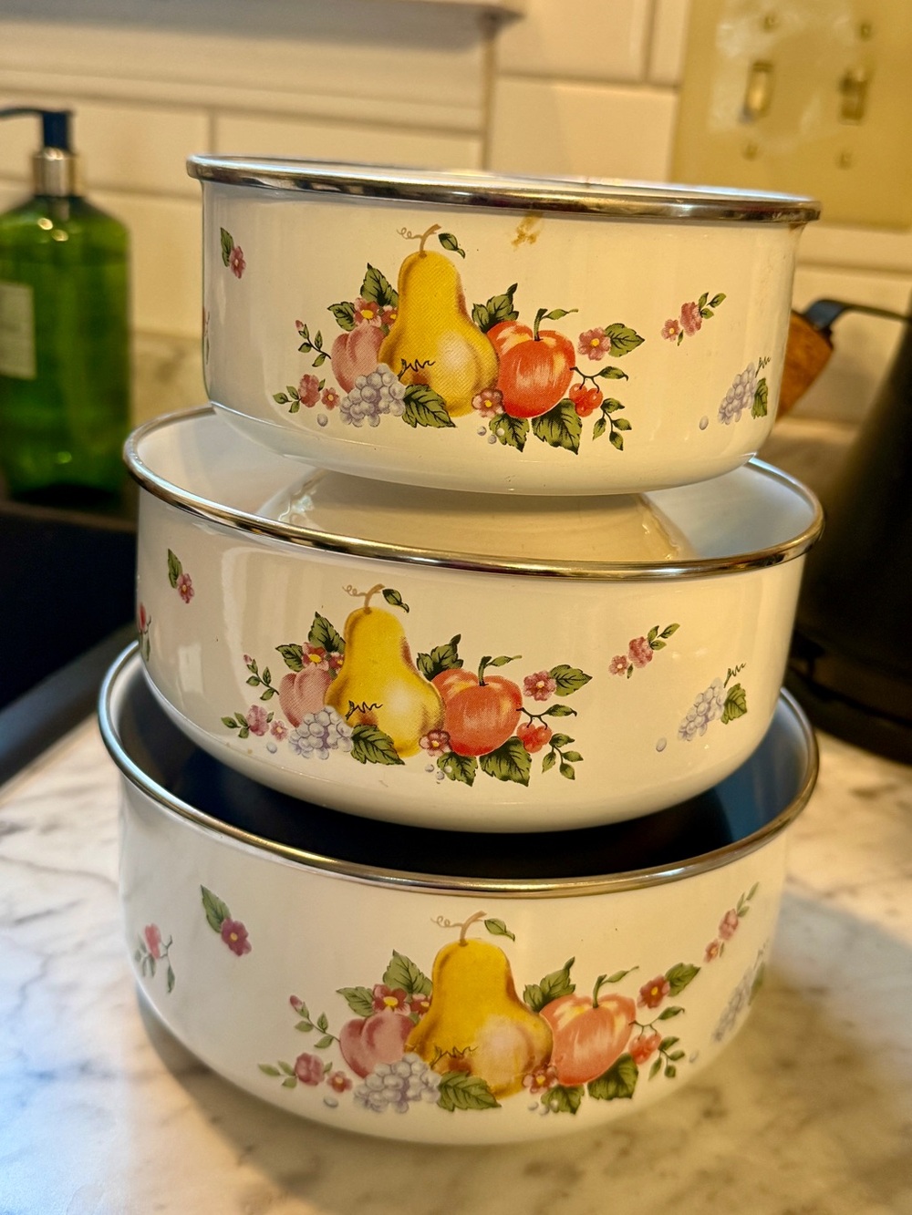 Vintage Enamelware Nesting Bowls Set of 3 Fruit Pattern Cream Farmhouse